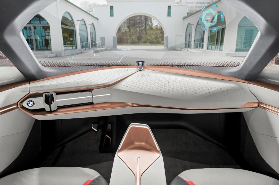 Торпедо BMW Vision Next 100 2016 года  (фото 140 из 157)